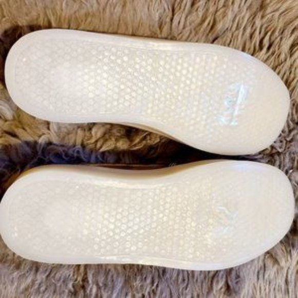 Let's Shine Forever Gold Mirror Metallic Low Top Lace Up Sneaker Flat. Size 7 - Picture 5 of 8